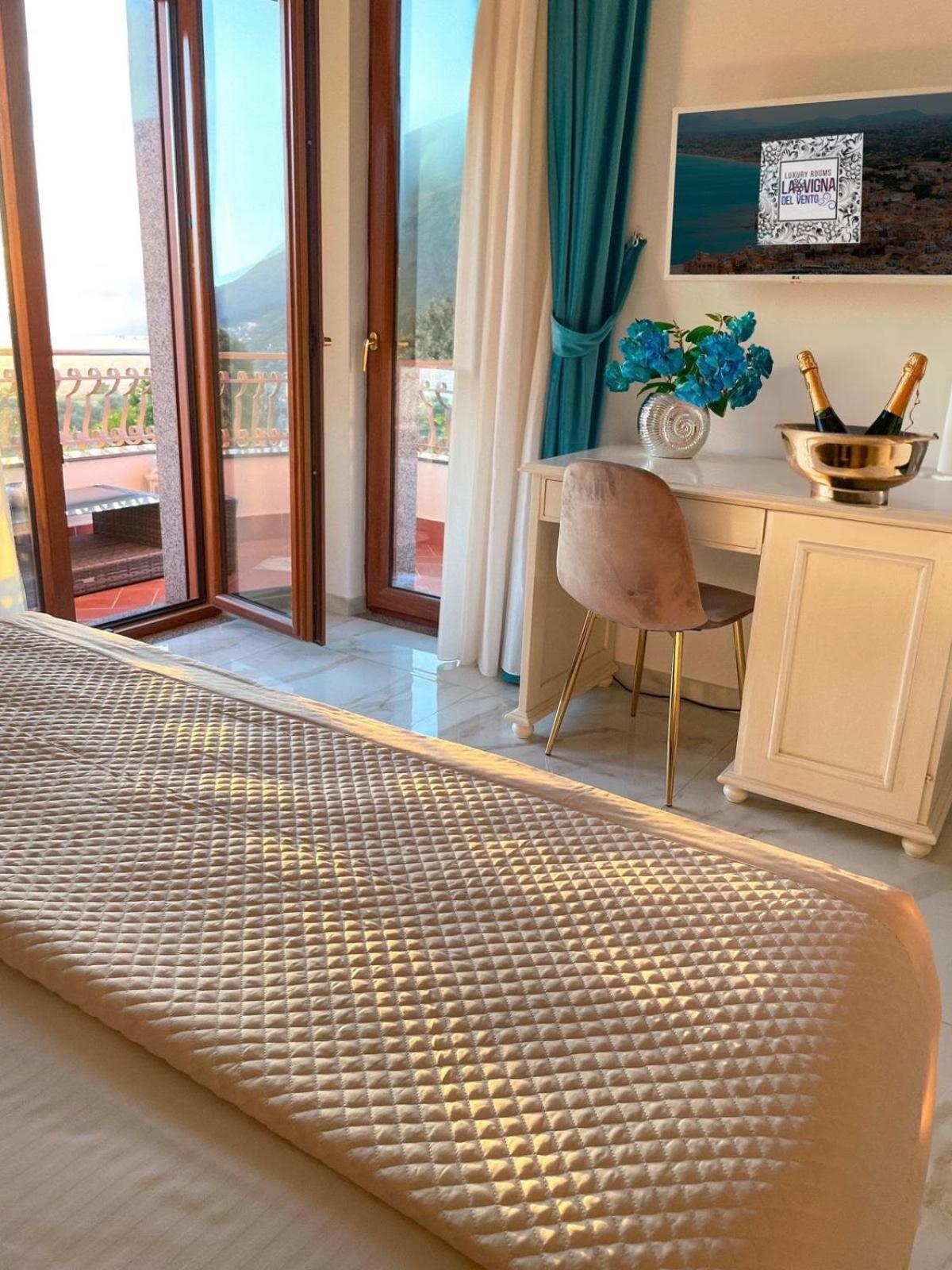 Bed and Breakfast La Vigna Del Vento Casola di Napoli Exterior foto